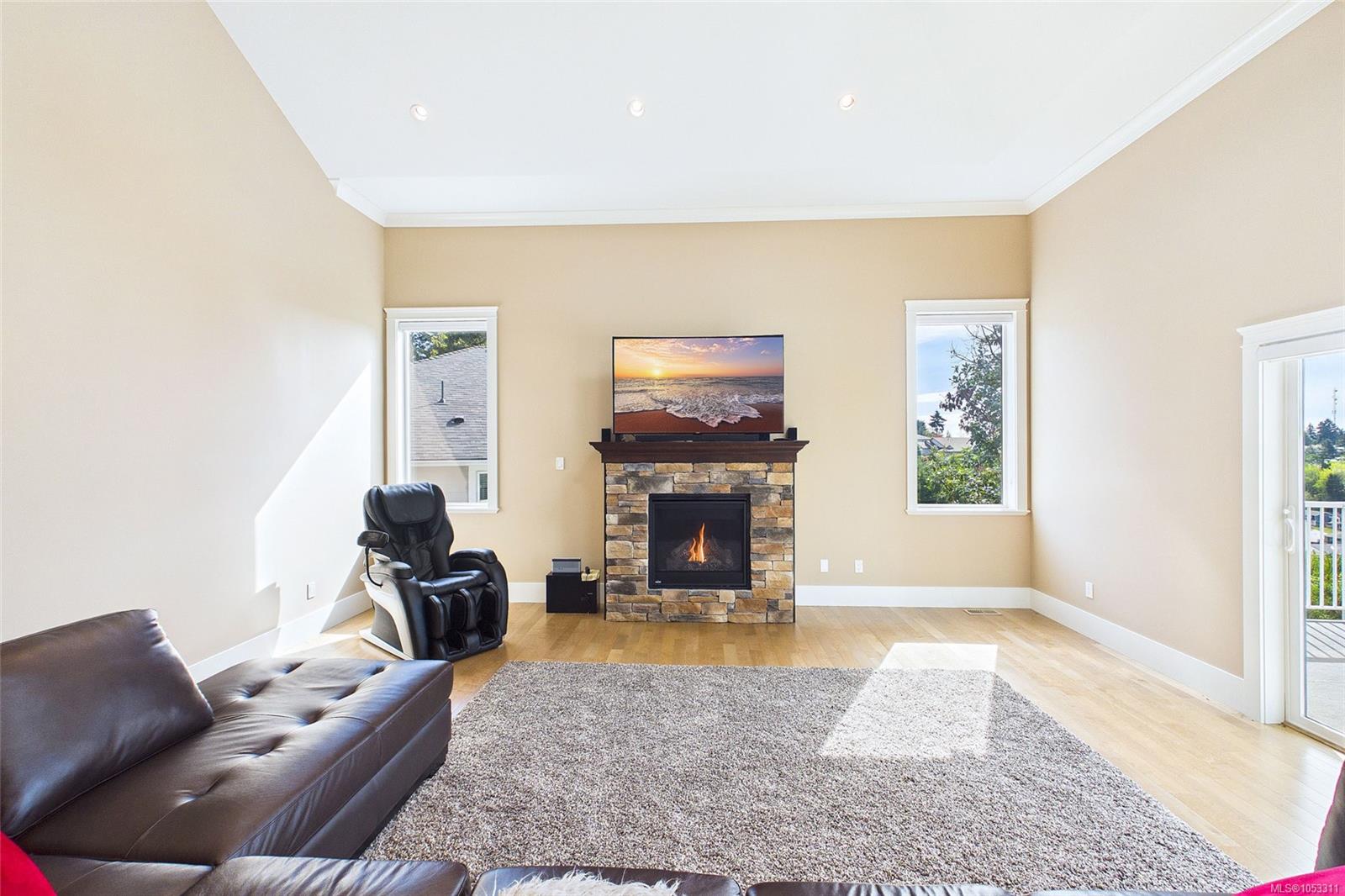5751 Linyard Rd — listing photo 10 of 56