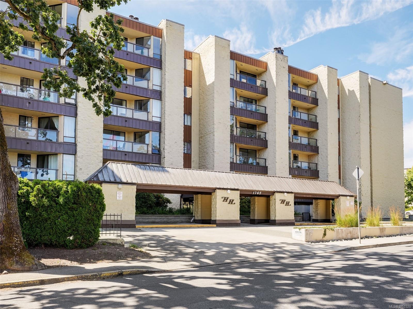 213-1745 Leighton Rd, Victoria