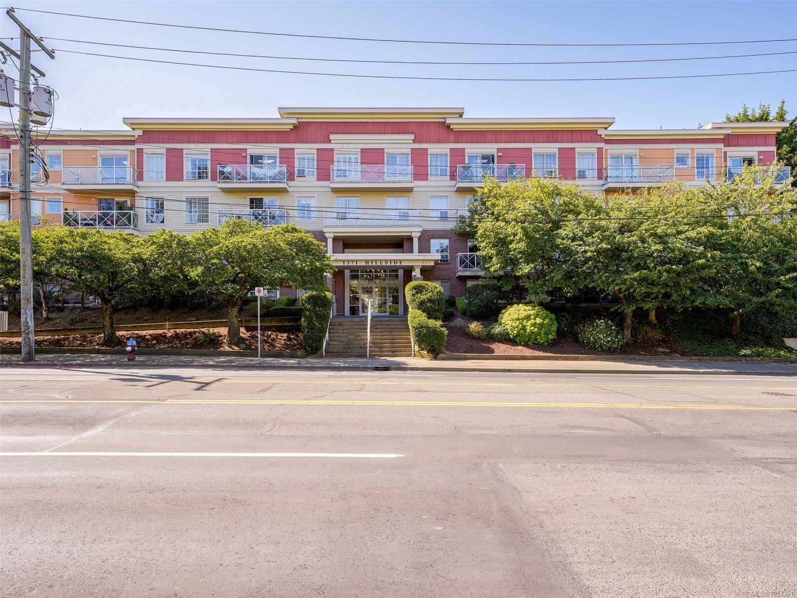 1371 Hillside Ave, Victoria