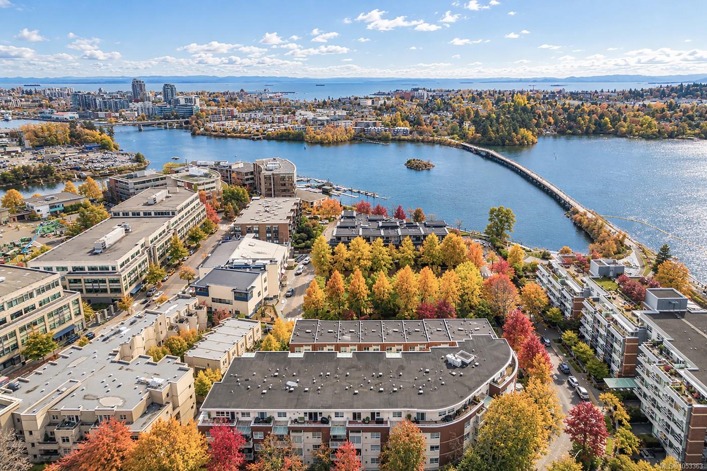 403 380 Waterfront Cres, Victoria