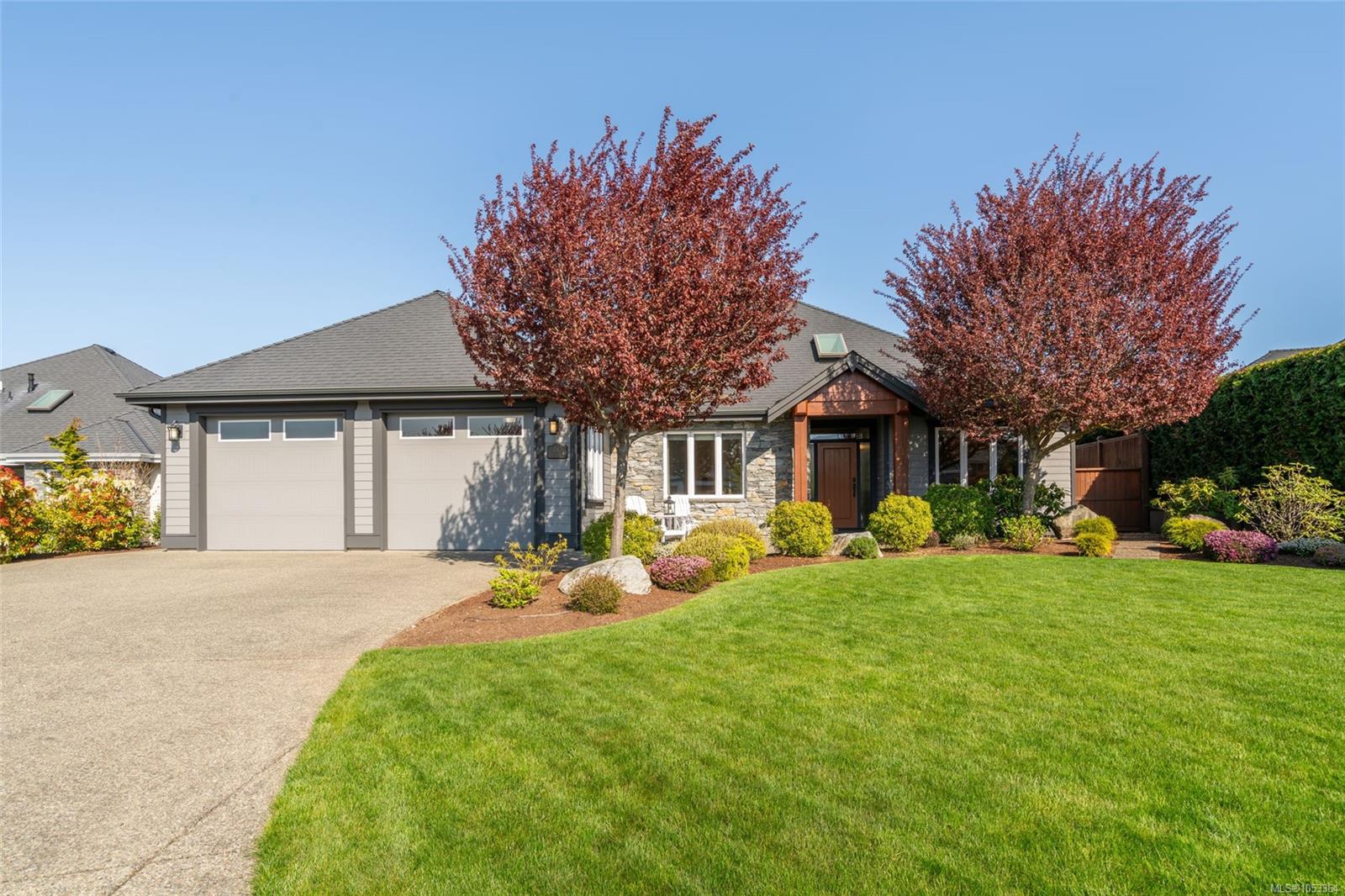 1043 Blue Water Pl, Parksville