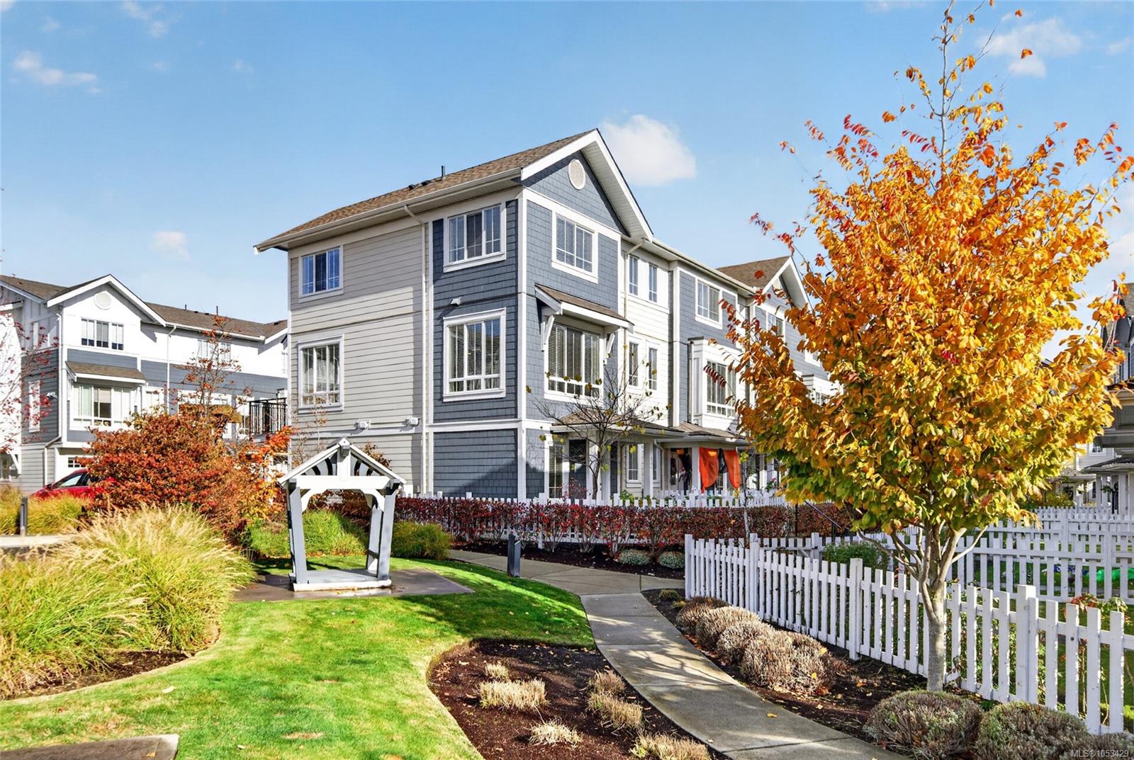 17 370 Latoria Blvd, Colwood
