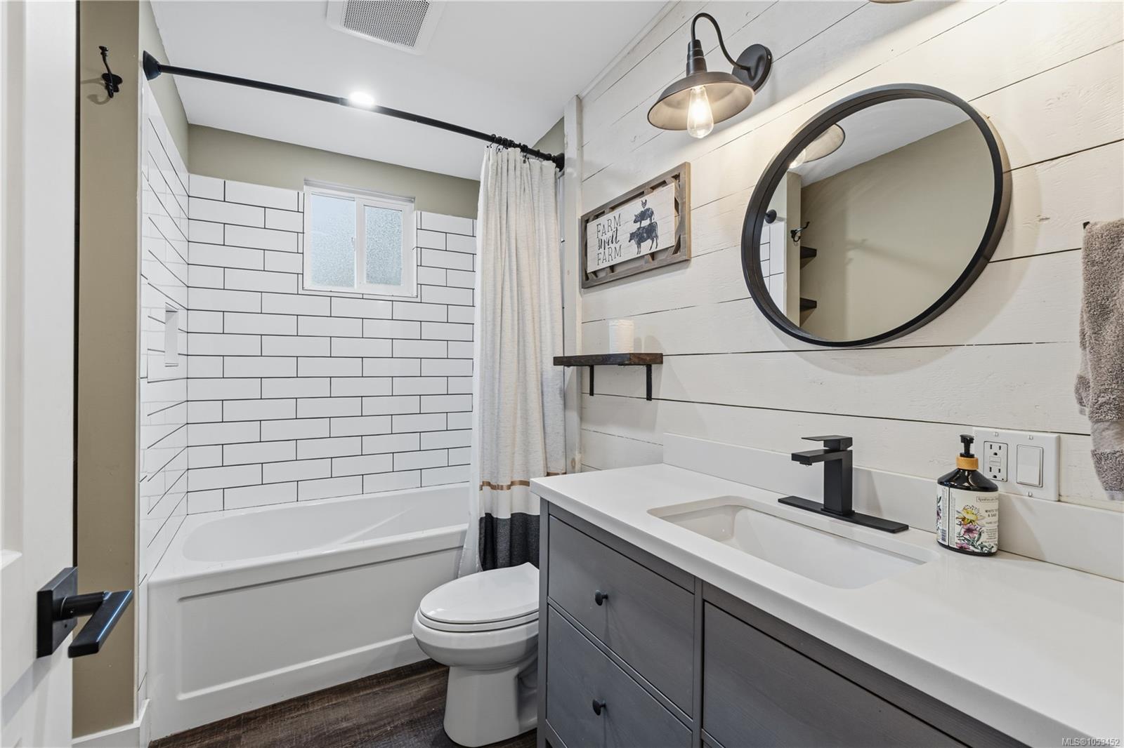 1518 Pacific Cres — listing photo 12 of 85