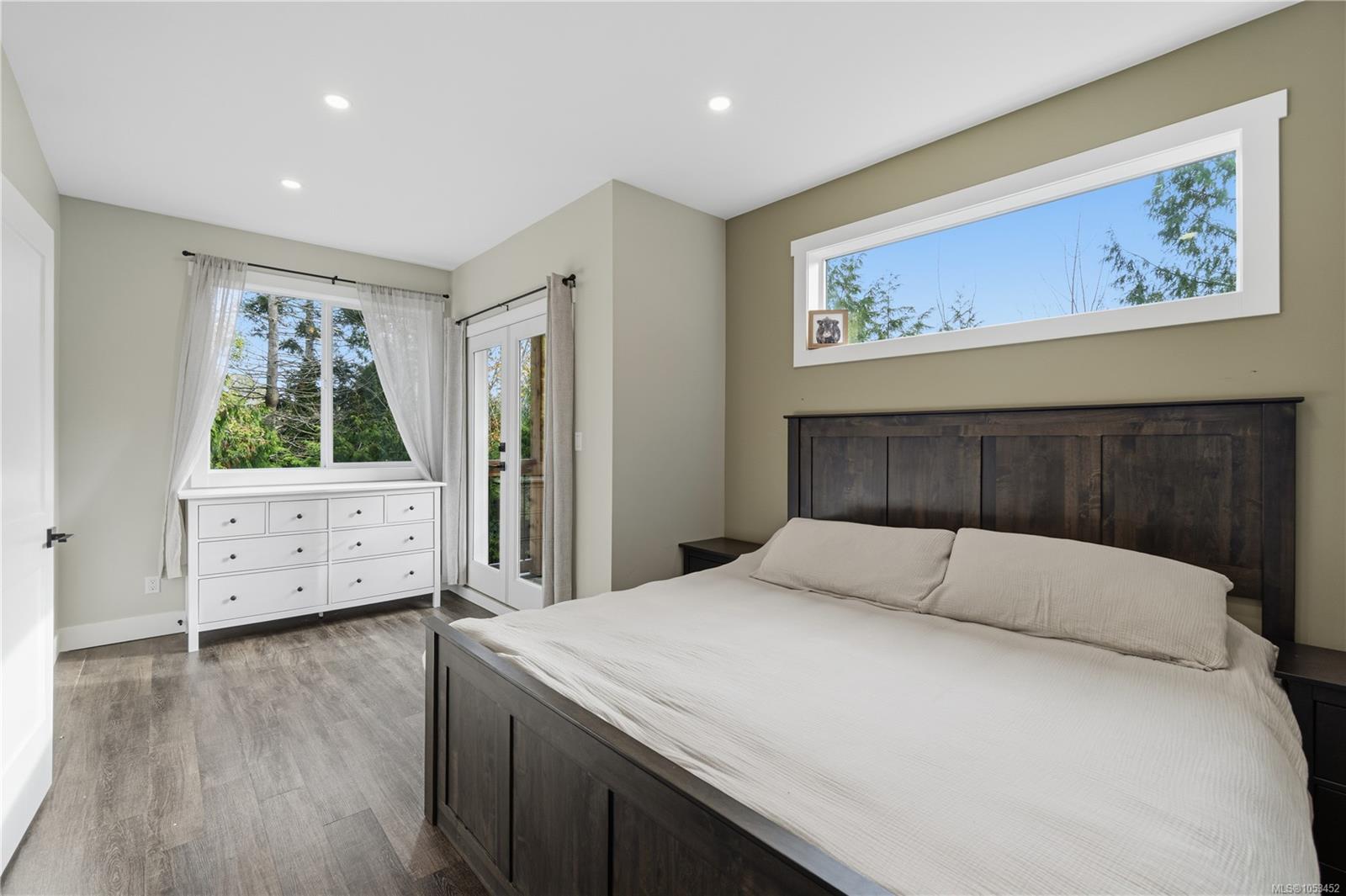 1518 Pacific Cres — listing photo 8 of 85