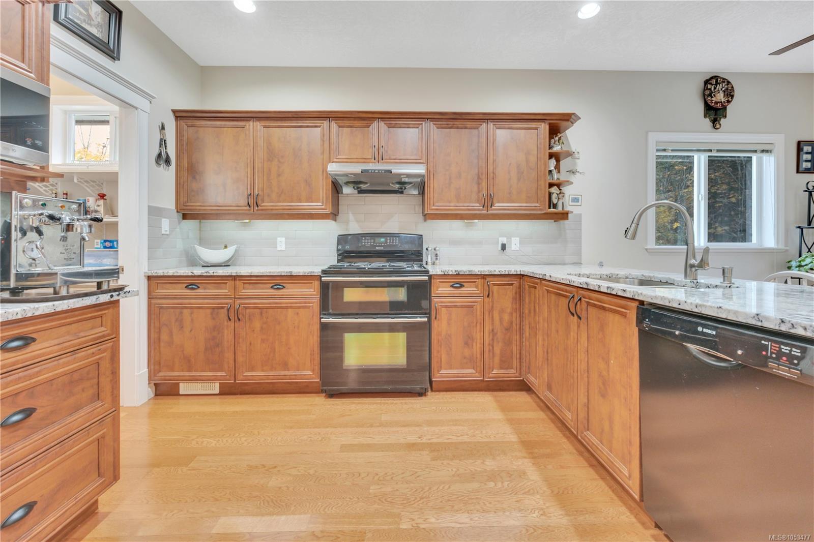 47-1150 Walkem Rd — listing photo 9 of 60