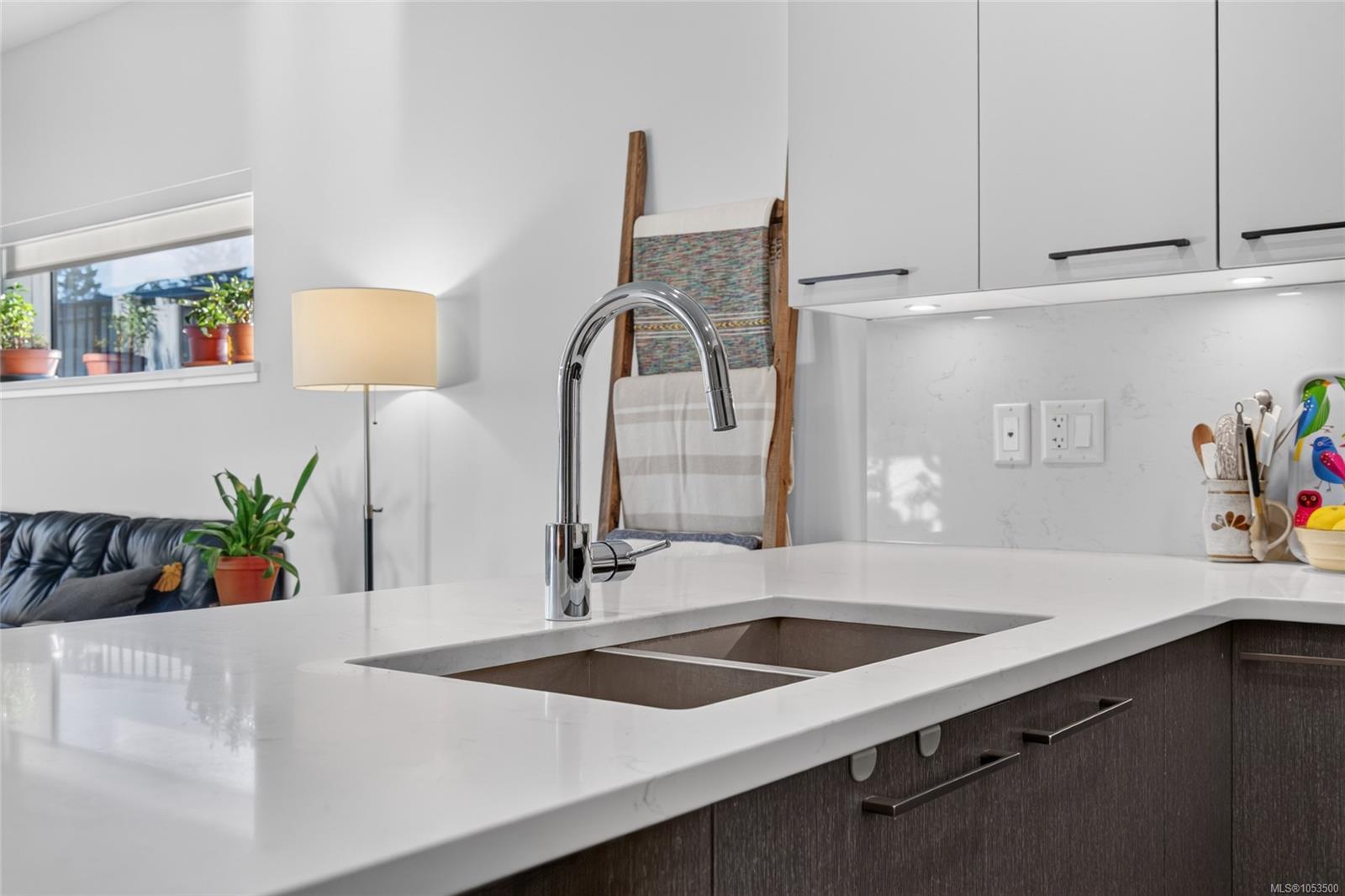 101-7162 West Saanich Rd — listing photo 13 of 25