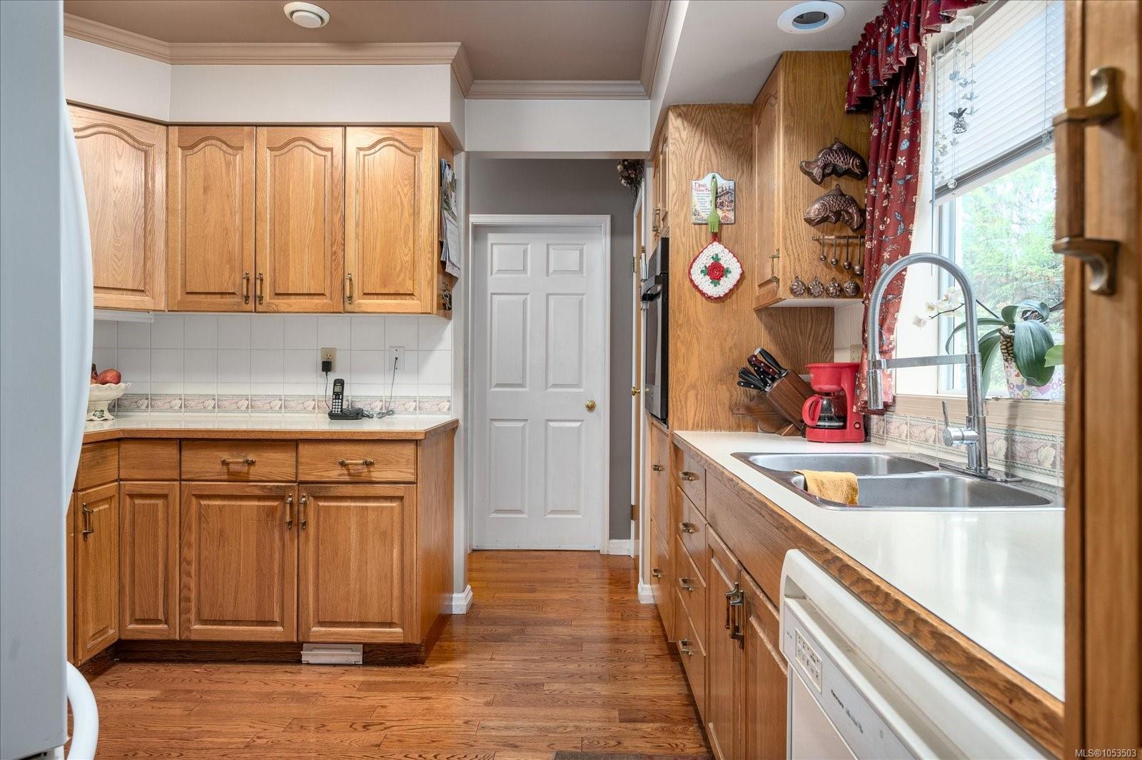 6695 Dover Rd — listing photo 9 of 44