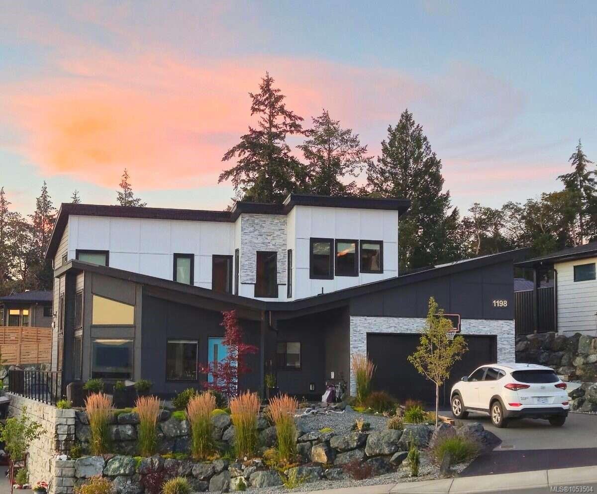 1198 Viewtop Rd, Duncan